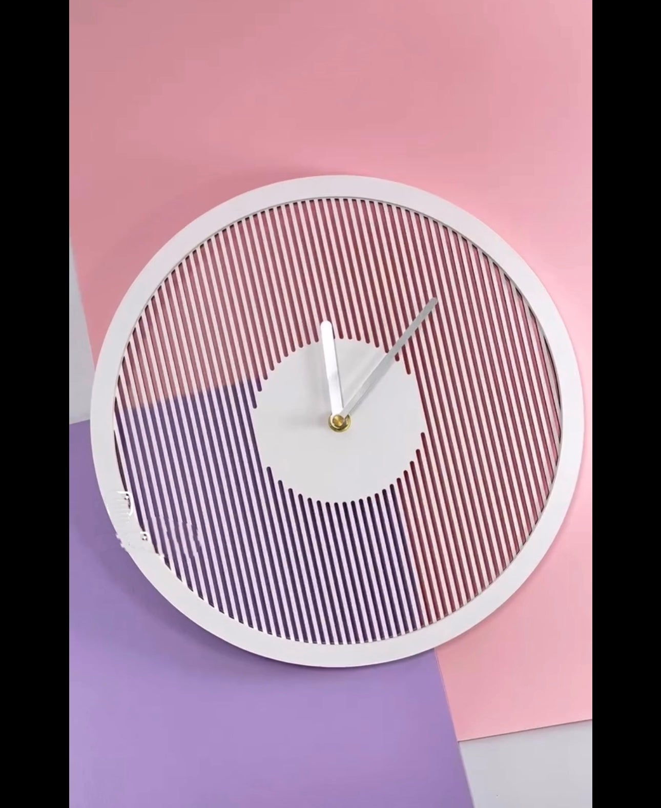 This Modern Minimalist Line Wall Clock is the Perfect Fusion of Art and Functionality for your Home or Office Decor