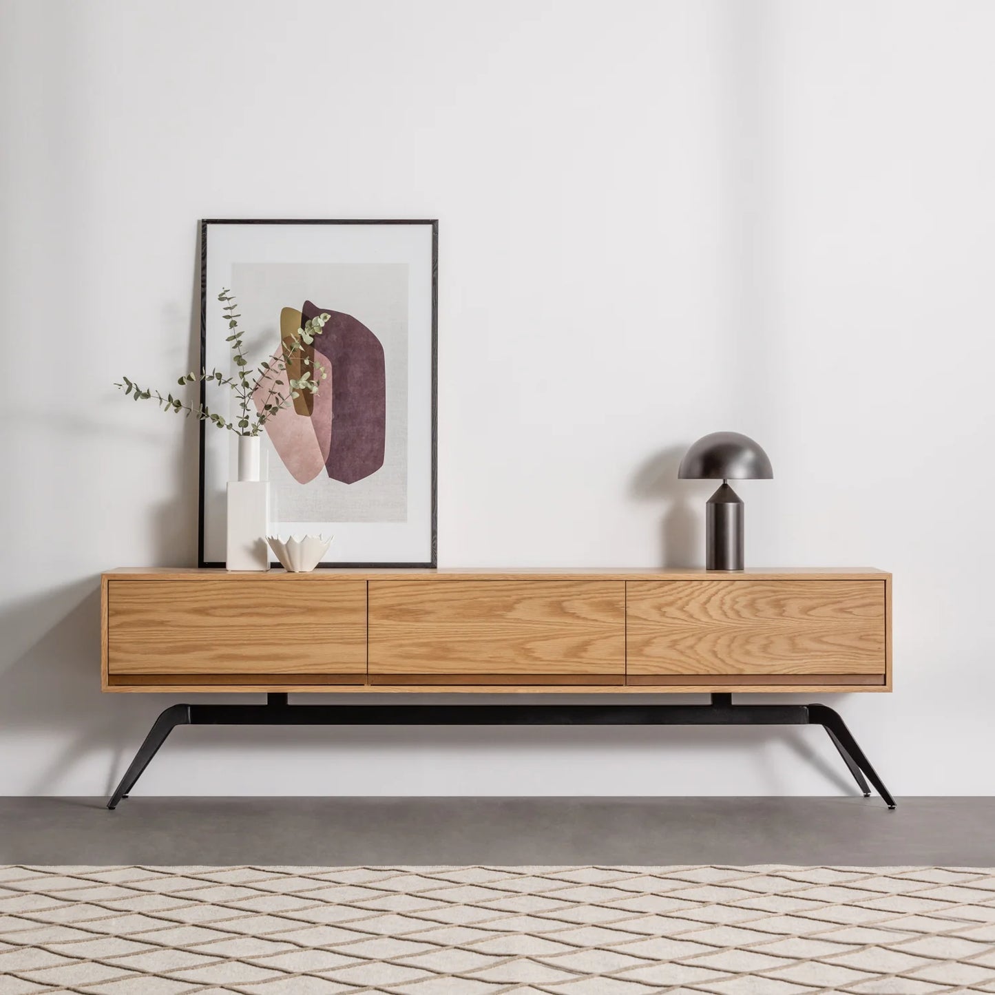 Modern Wooden TV Cabinet with Sleek Design and Metal Legs - Stylish Media Console for Living Rooms