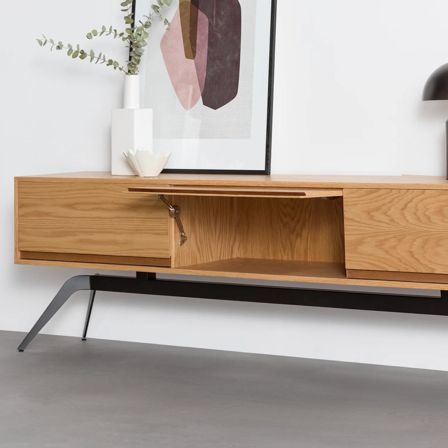 Modern Wooden TV Cabinet with Sleek Design and Metal Legs - Stylish Media Console for Living Rooms