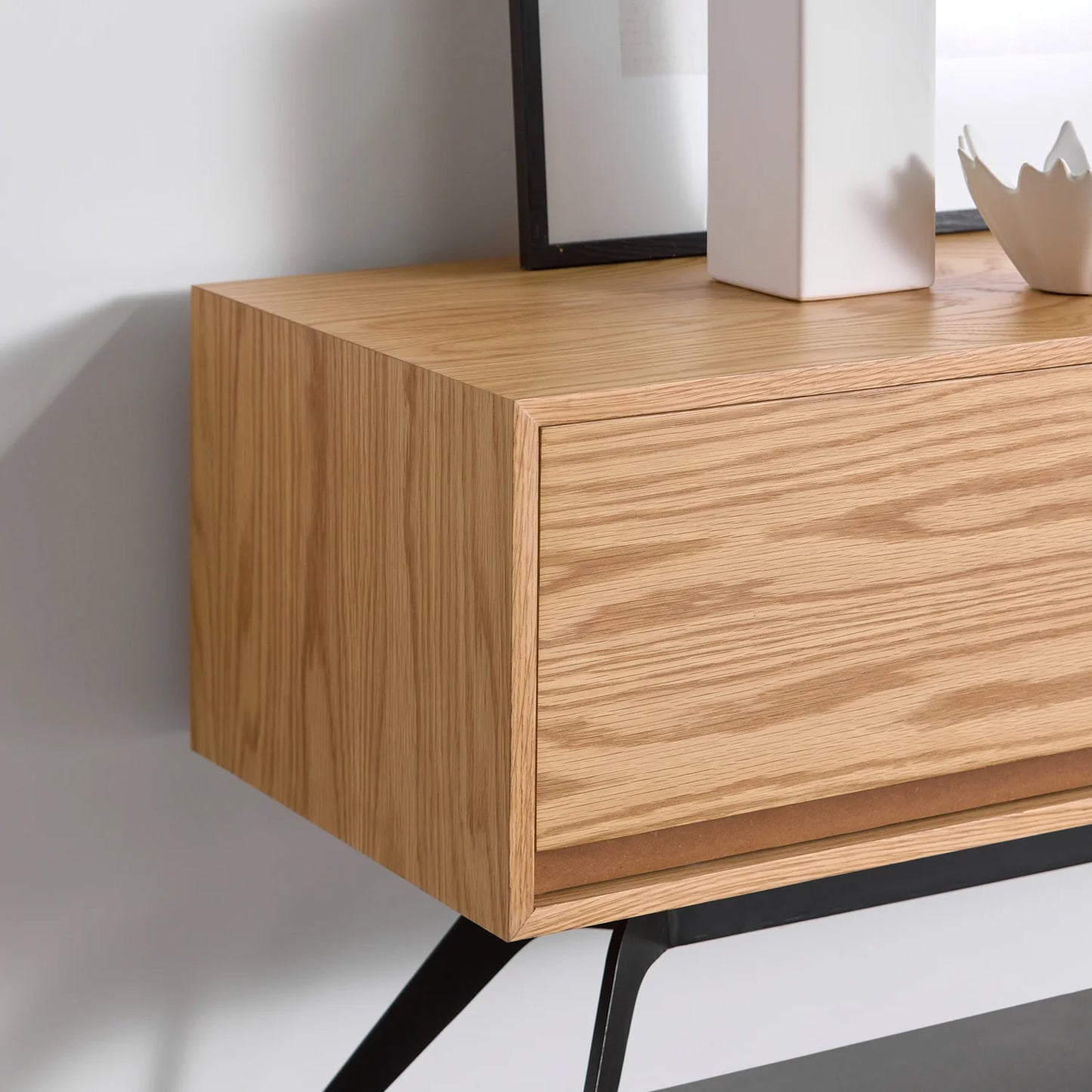 Modern Wooden TV Cabinet with Sleek Design and Metal Legs - Stylish Media Console for Living Rooms