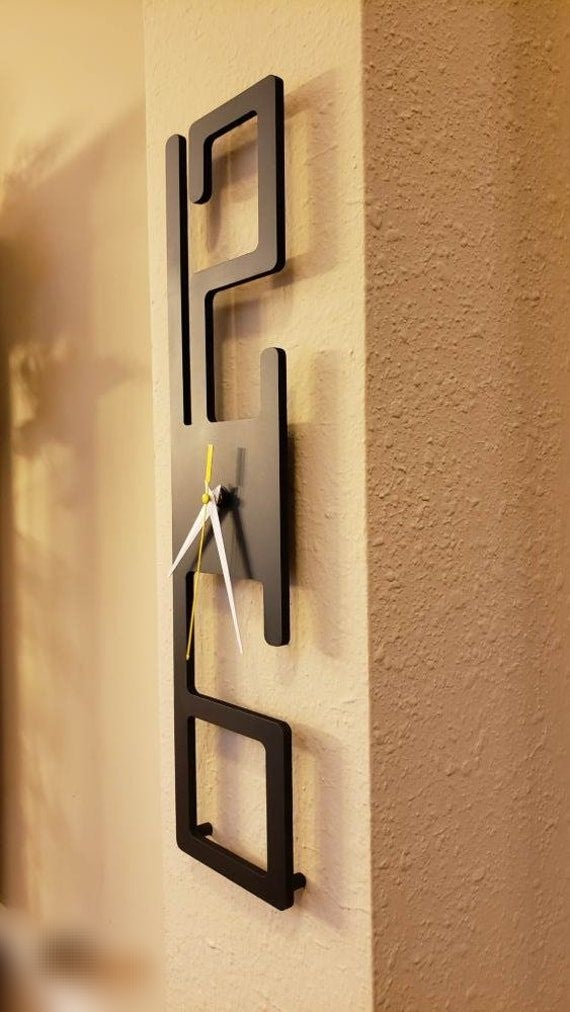 Simplistic Design Metal Wall Clock (Black)