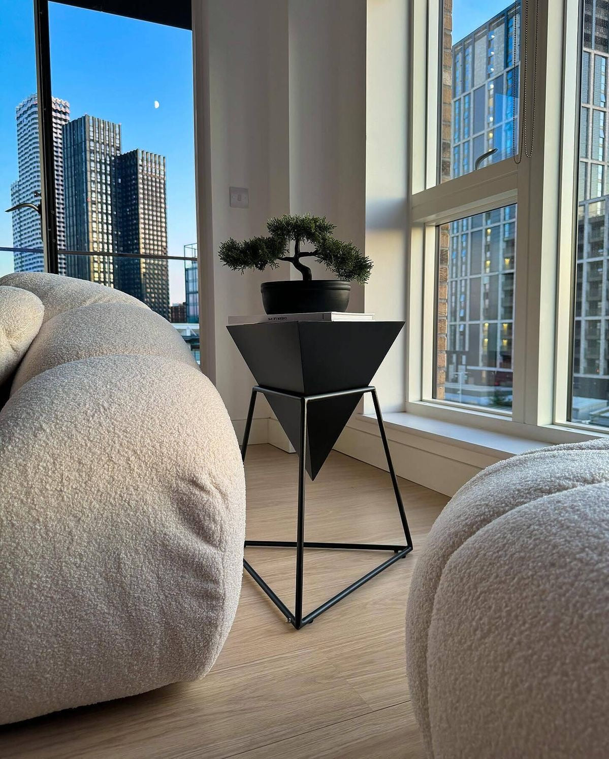 Modern Geometric Black Side Table – Minimalist Metal Accent Furniture