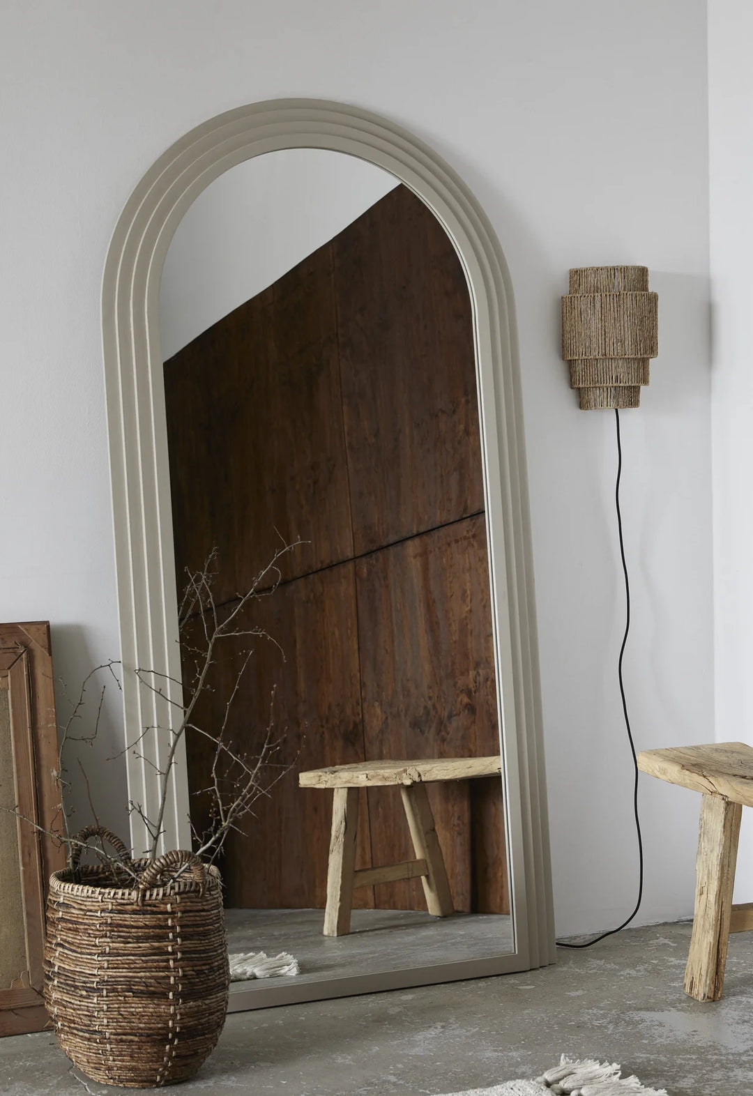 Arched Full-Length Mirror with Modern Minimalist Frame - Elegant Floor Mirror for Home Decor